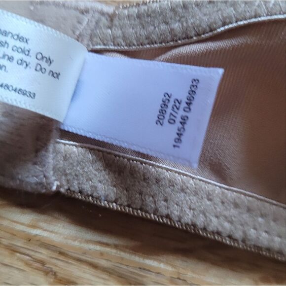 NWOT SO 36B Cozy Wireless Bra Neutral Color - Picture 4 of 8